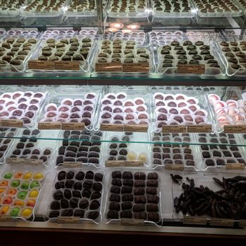 Kilwins Ice Cream - Chocolate - Fudge - Candy Stores Near Me - Lake Geneva, Wisconsin Kilwins Ice Cream - Chocolate - Fudge - Candy Stores Near Me - Lake Geneva, Wisconsin