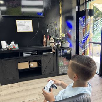 Barber Cut and Color - Hair Stylists Near Me - Glendale, California Barber Cut and Color - Hair Stylists Near Me - Glendale, California