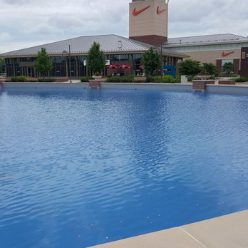 Chicago Premium Outlets - Shopping Centers Near Me - Aurora, Illinois