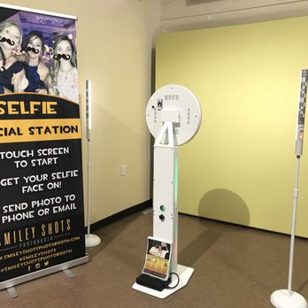 Smiley Shots Photo Booth - Digital Selfie Station - Photo Booth Rentals Near Me