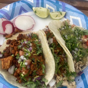 Yabes Taco Truck - 2 chicken tacos, 1 alpastor taco - Food Stands Near Me - Forks, Washington