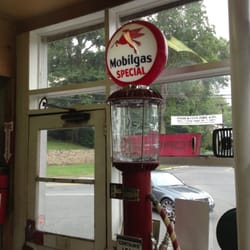 M & W Autoservice - Antique cool old gas pump
