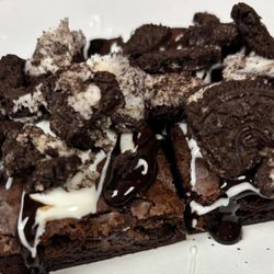 Lakebound Pizza - Oreo Brownie Pizza