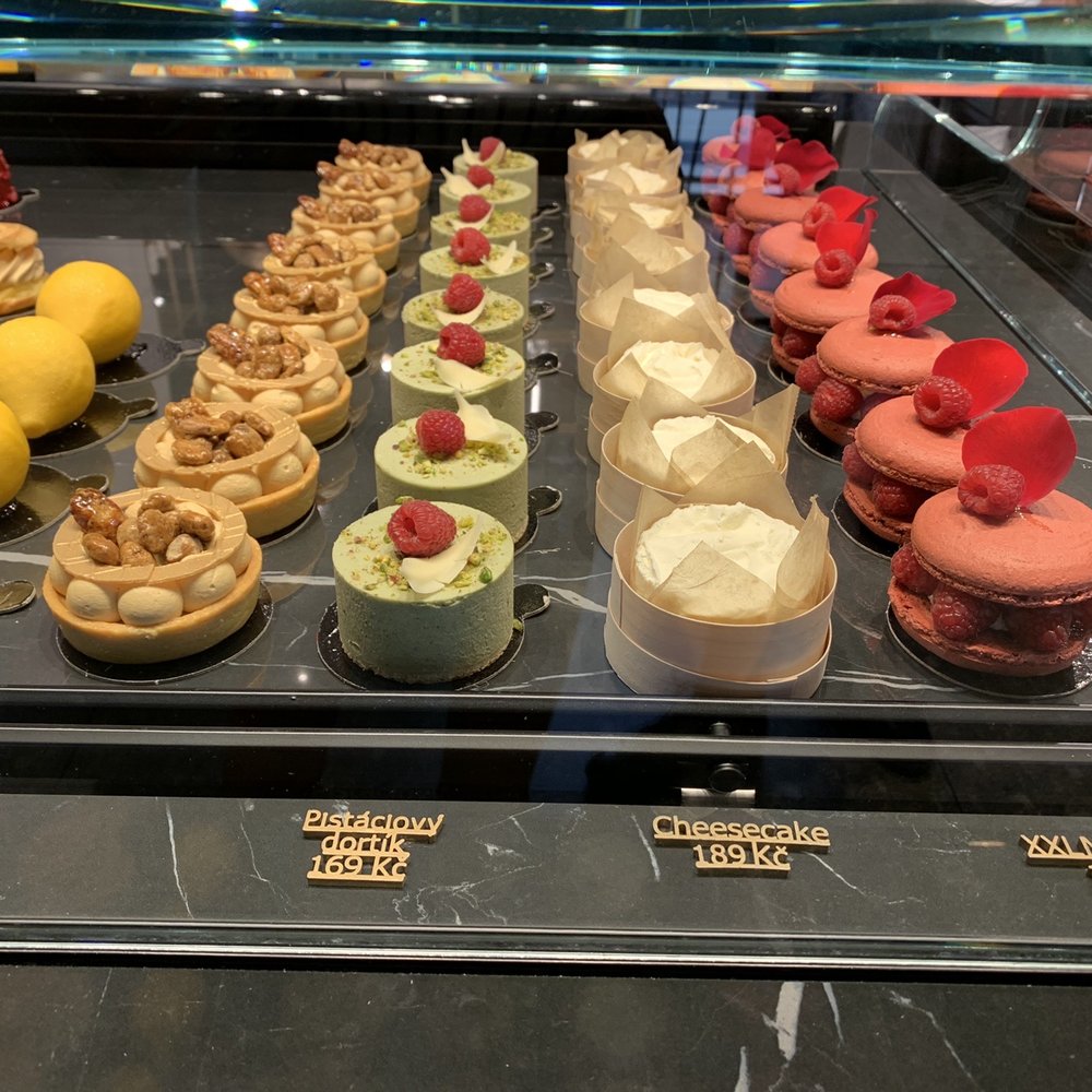 IF Café - cake display - Cafes Near Me - Prague, Puerto Rico