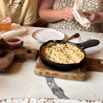 Brick & Brew - Crab dip and board meeting - Pizza Near Me - Havertown, Pennsylvania
