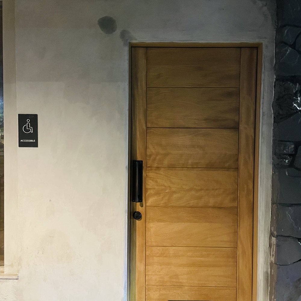 Front entrance - no sign. Wait on time to enter Front entrance - no sign. Wait on time to enter