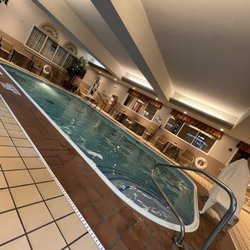Holiday Inn Express & Suites Youngstown N - Pool area