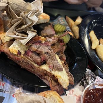 Gates Bar-B-Q - Barbeque Near Me - Leawood, Kansas