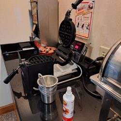 Wingate by Wyndham - York - Make your own waffle