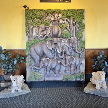 Lucky Thai Elephant - Thai Near Me - Newport, Oregon