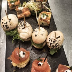 Tafelspitz Catering - Mini-Burger, Lachs-Thymian-Törtchen und Quiche