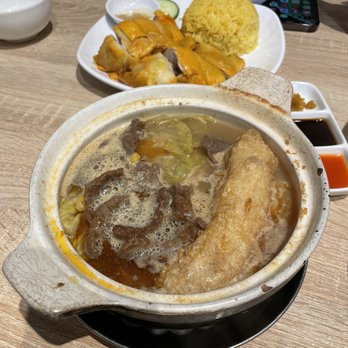 Cafe De Hong Kong - Clay pot satay beef instant noodle in soup - Hong Kong Style Cafe Near Me - Markham, Ontario