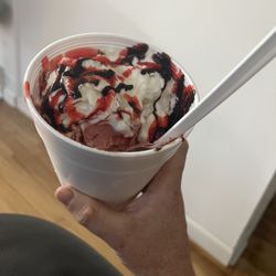 Falls Ice Cream - Uncle Bob's Banana Split - hold the pineapple.