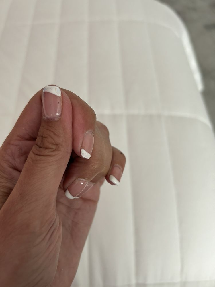 Lovely nails Logo