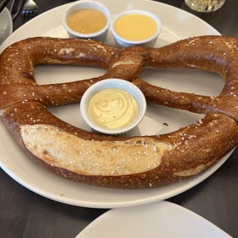 Hilltop Kitchen & Bar - Pretzel - OK - Wine Bars Near Me - Syosset, New York