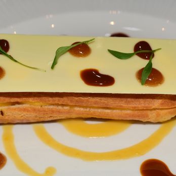 Tendiez - éclair à la crème yuzu, chocolat blanc, confiture de lait et thé de Noël - Spanish Near Me - Barcelona, B