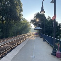 Brooke VRE Station - Train platform looking northbound