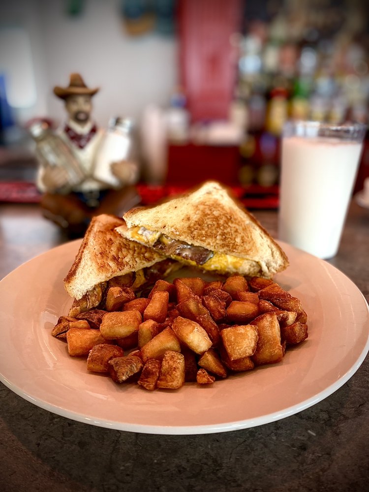 HONDO’S HIDEAWAY Updated August 2024 30 Photos 3225 E Lakeside Rd