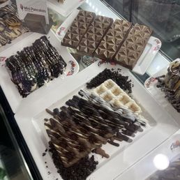 They make the Dubai Chocolate Bar here!! They open everyday at 3PM!!!