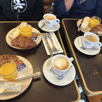 Café du Nord - Petit Déjeuner Français - Brasseries Near Me - Paris, 75 Café du Nord - Petit Déjeuner Français - Brasseries Near Me - Paris, 75