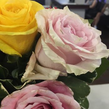 Phoenix Flower Shops - Tempe - Wilted, dried out petals less than 24 hours old. - Florists Near Me - Tempe, Arizona