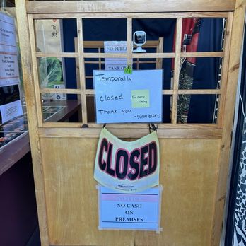 Sushi Blue - Closed (temporarily) 18 min after opening, not sure when they reopened - IG @bougiefoodieboi - Sushi Bars Near Me - Lynnwood, Washington