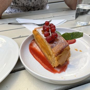 Amerlingbeisl - Apricot strudel - perfection! - Coffee & Tea Near Me - Vienna, 9
