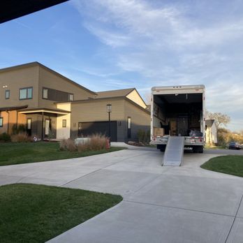 QuikmOve - Loading a 26 ft truck headed to Florida. - Movers Near Me QuikmOve - Loading a 26 ft truck headed to Florida. - Movers Near Me