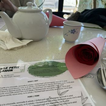 Le Petit Saigon - Tea and roses - Soup Near Me - Gatineau, Quebec