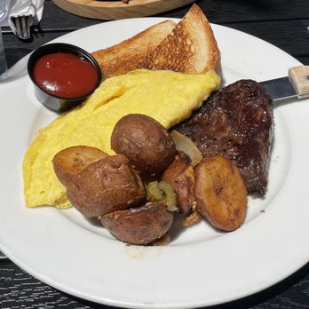 The Trestle - Steak and Eggs - Cocktail Bars Near Me - Astoria, New York The Trestle - Steak and Eggs - Cocktail Bars Near Me - Astoria, New York