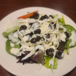 Amante Pizza & Pasta - Side salad with ranch