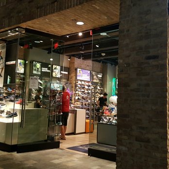 skechers ala moana center