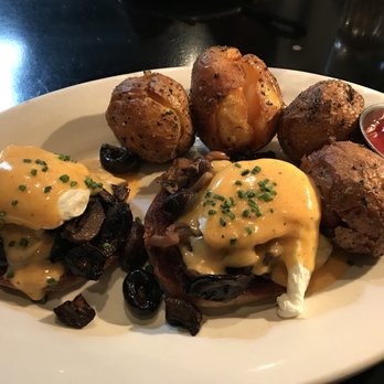Smith - Mushroom Benedict - Bars Near Me - Seattle, Washington