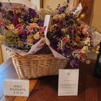 Wooldridge Creek Winery - Dried flower bouquets for sale - Wineries Near Me - Grants Pass, Oregon Wooldridge Creek Winery - Dried flower bouquets for sale - Wineries Near Me - Grants Pass, Oregon