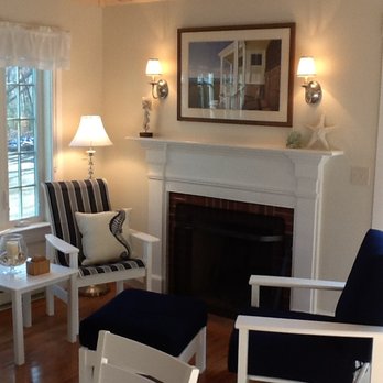 Philbrick's by the Sea - Navy and white cottage. - Guest Houses Near Me - Rye, New Hampshire Philbrick's by the Sea - Navy and white cottage. - Guest Houses Near Me - Rye, New Hampshire