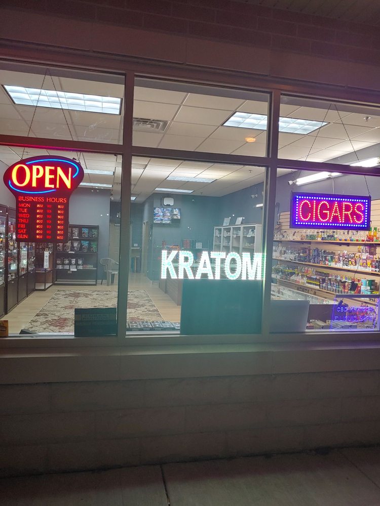 ELWOOD VAPE & TOBACCO Updated October 2024 414 E Mississippi Ave