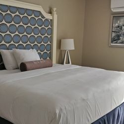 84 Main Resort - King size bed...very comfy!