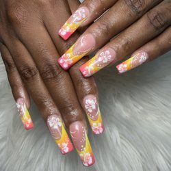 Golden Nail Bar