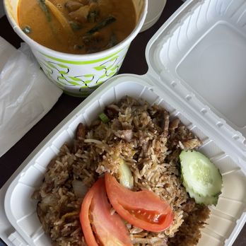 Pad Thai - Beef fried rice & panang curry - Thai Near Me - Honolulu, Hawaii Pad Thai - Beef fried rice & panang curry - Thai Near Me - Honolulu, Hawaii