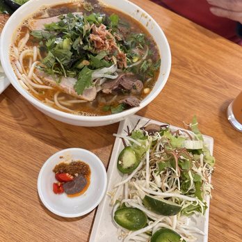 Pho Laday - B1. Bn B Hu / Spicy Beef Noodle Soup - Vietnamese Near Me - Mukilteo, Washington