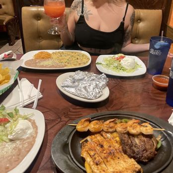 El Jalisco Panama City Mexican Restaurant - Fajitas Tapatas Adobe Chicken Guacamole Salad and strawberry margarita - Mexican Near Me - Panama City, Florida