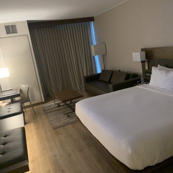 AC Hotel Phoenix Biltmore - Clean room w/ king bed - Hotels Near Me - Phoenix, Arizona