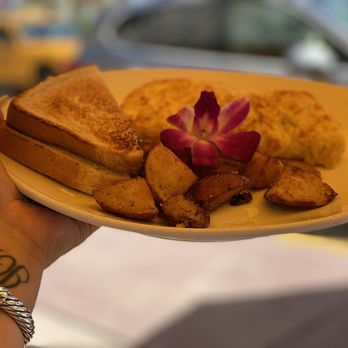 On Ocean 7 Cafe - New American Near Me - Miami Beach, Florida