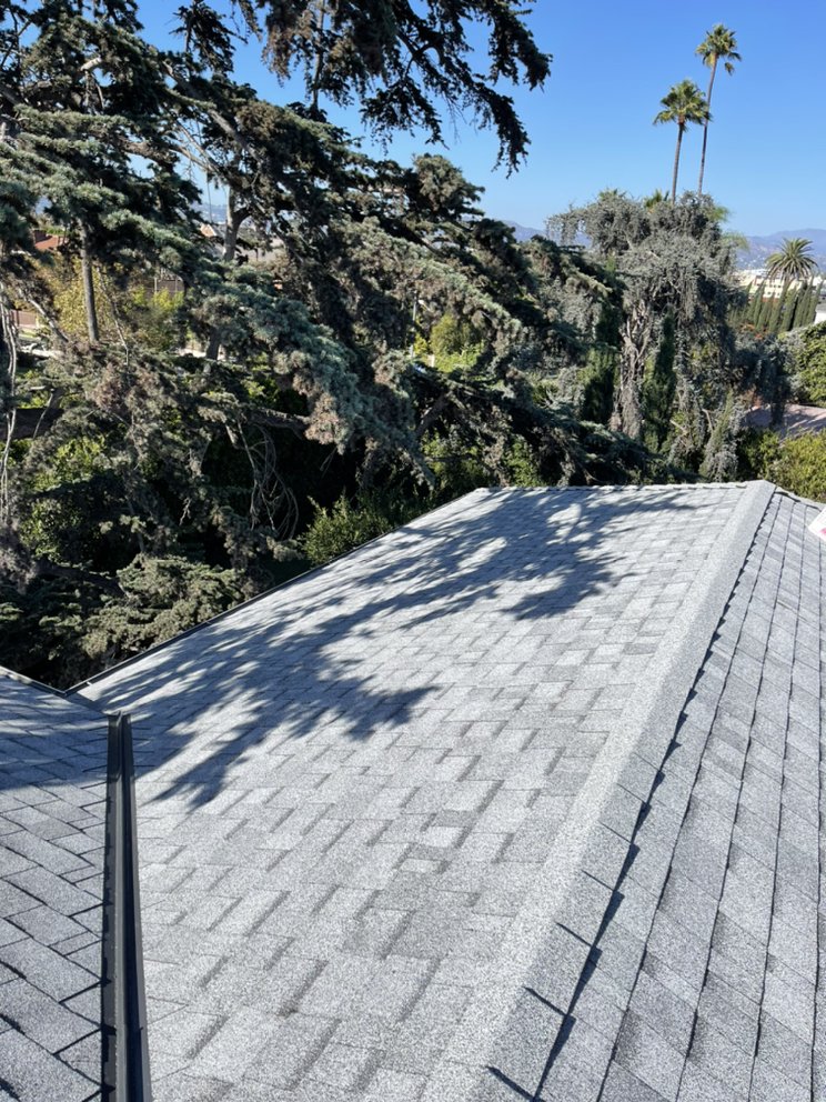 Slide of Arana Roofing