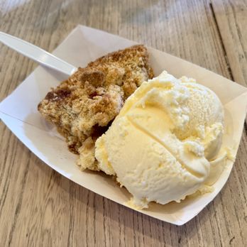 Mom's Pie House - Apple Crumb a'la mode - Bakeries Near Me - Julian, California