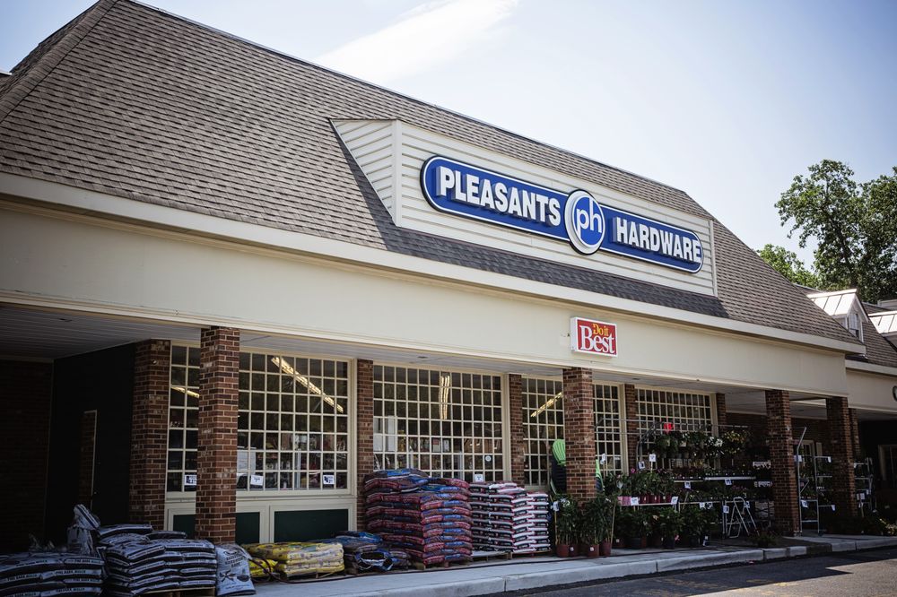 PLEASANTS HARDWARE Updated October 2024 17 Photos & 10 Reviews 13591 Midlothian Turnpike