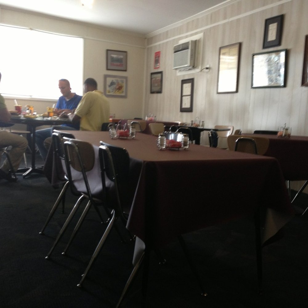 Roshell's Cafe & Deli - Back room past counter stools - Cafes Near Me - Mobile, Alabama Roshell's Cafe & Deli - Back room past counter stools - Cafes Near Me - Mobile, Alabama