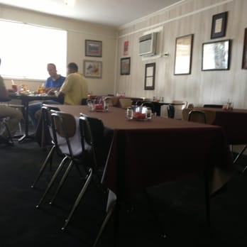 Roshell's Cafe & Deli - Back room past counter stools - Cafes Near Me - Mobile, Alabama