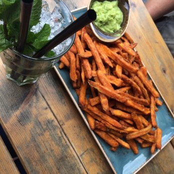 Hans im Glück - Süßkartoffel pommes= Bangorang! Guac could use a little extra love though. - Burgers Near Me - Nuremberg, BY