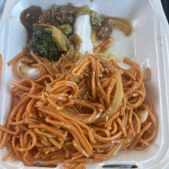 Panpan Wok - This is my plate after I was full, so much food left! Will definitely finish this later. Very very pleased - Chinese Near Me - Palmdale, California